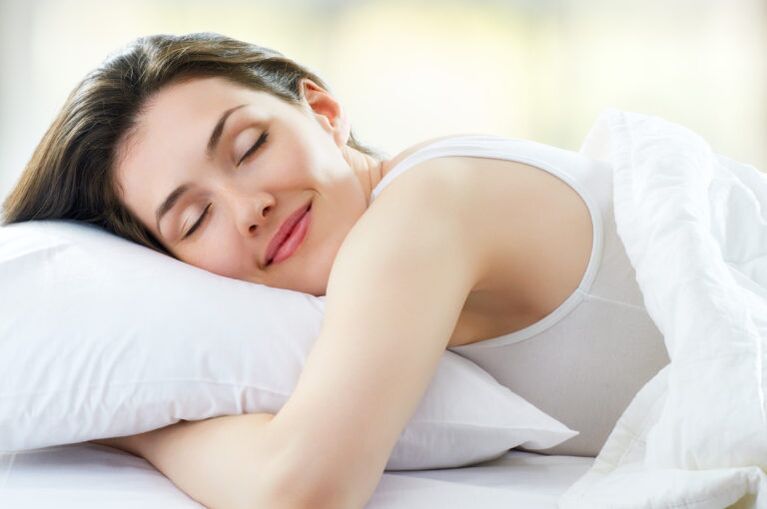 Ngủ đủ giấc là một trong những nguyên tắc giảm cân trong một tuần