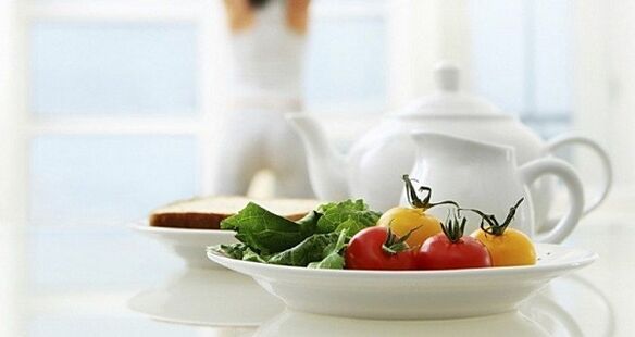 cà chua với các loại thảo mộc trong chế độ ăn kiêng Dukan