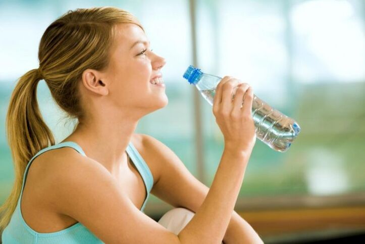 nước thay thế thức ăn trong chế độ ăn uống