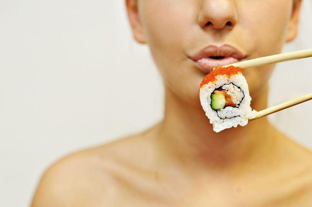 ăn sushi theo chế độ ăn kiêng của người Nhật