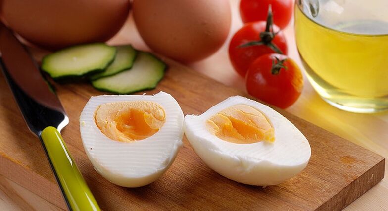 trứng luộc và rau để giảm cân