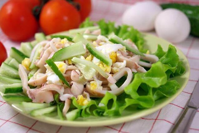 Salad Calamari với Trứng và Dưa chuột theo chế độ ăn kiêng Low Carb